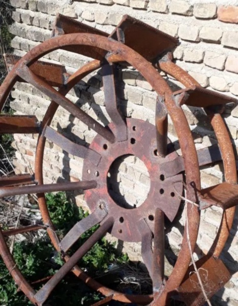 چرخ آهنی چهار پیچ
